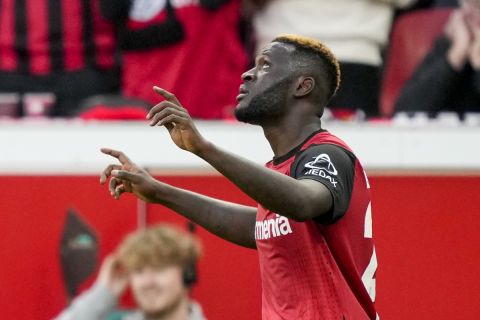 Leverkusen's Victor Boniface celebrates after scoring his side's second goal during the German Bundesliga soccer match between Bayer Leverkusen and Eintracht Frankfurt at the BayArena in Leverkusen, Germany, Saturday, Oct. 19, 2024. (AP Photo/Martin Meissner)