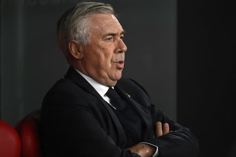 Real Madrid's head coach Carlo Ancelotti concentrates prior the Spanish La Liga soccer match between Athletic Bilbao and Real Madrid at the San Mames stadium in Bilbao, Spain, Wednesday, Dec. 4, 2024. (AP Photo/Miguel Oses)