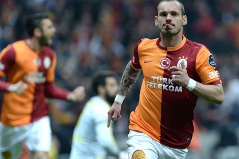 Spor Toto Süper ligi'nde Galatasaray ile Fenerbahçe Türk Telekom Arena Stad'nda karlat. Galatasarayl oyuncu Wesley Sneijder att gol sonras sevinç yaad. (Onur Çoban - Anadolu Ajans)