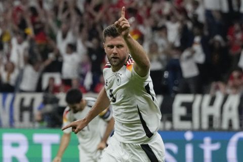 Germany's Niclas Fuellkrug, center, celebrates scoring his side's first goal during a Group A match between Switzerland and Germany at the Euro 2024 soccer tournament in Frankfurt, Germany, Sunday, June 23, 2024. (AP Photo/Frank Augstein)