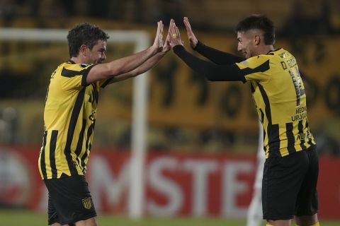 Lucas Hernandez of Uruguay's Penarol celebrates scoring his side's opening goal with teammate Sergio Garcia during a Copa Libertadores Group G soccer match against Brazil's Atletico Mineiro at Campeon del Siglo Stadium in Montevideo, Uruguay, Tuesday, May 14, 2024. (AP Photo/Matilde Campodonico)