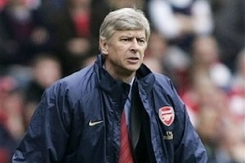 Arsenal's manager Arsene Wenger reacts as he watches his team play against Liverpool during their English Premier League soccer match at the Emirates Stadium, London, Saturday, April 5, 2008. (AP Photo/Sang Tan) ** NO INTERNET/MOBILE USAGE WITHOUT FAPL LICENCE - SEE IPTC SPECIAL INSTRUCTIONS FIELD FOR DETAILS **