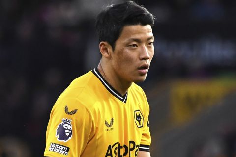 Wolverhampton Wanderers' Hwang Hee-chan during the English Premier League soccer match between Wolverhampton Wanderers and Arsenal at Molineux stadium in Wolverhampton, England, Saturday, April 20, 2024. (AP Photo/Rui Vieira)