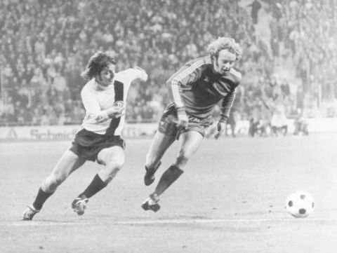 Sachse of Dynamo Dresden (left) in action against Jonny Hansen of Bayern Munich in the second round, first leg of the European Cup at the Munich Olympic Stadium, 25th October 1973. Bayern Munich won 4-3.
(Photo by Keystone/Hulton Archive/Getty Images)