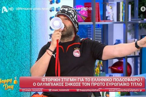 Ολυμπιακός: Με ντουντούκα και ερυθρόλευκα συνθήματα η σημερινή εκπομπή της Σταματίνας Τσιμτσιλή