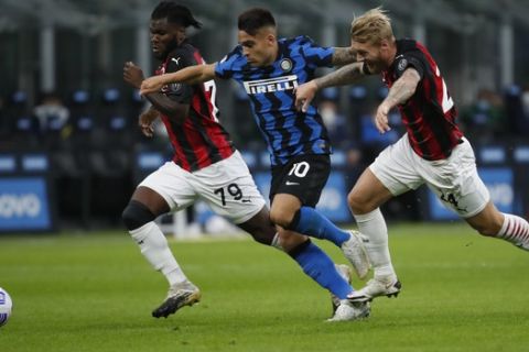 Inter Milan's Lautaro Martinez is cought in between AC Milan's Franck Kessie, left, and AC Milan's Simon Kjaer, during the Serie A soccer match between Inter Milan and AC Milan at the San Siro Stadium, in Milan, Italy, Saturday, Oct. 17, 2020. (AP Photo/Antonio Calanni)