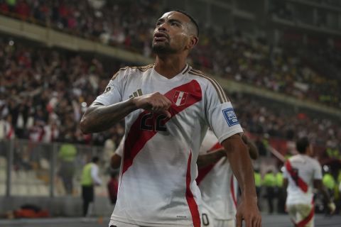 Peru's Alexander Callens celebrates scoring his side's opening goal against Colombia during a qualifying soccer match for the FIFA World Cup 2026 at National stadium in Lima, Peru, Friday, Sept. 6, 2024. (AP Photo/Guadalupe Pardo)