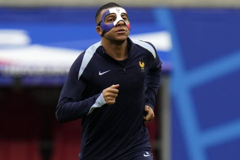 France's Kylian Mbappe wears a face mask as he trains with his teammates during a training session in Leipzig, Germany, Thursday, June 20, 2024. France will play against Netherland during their Group D soccer match at the Euro 2024 soccer tournament on June 21. (AP Photo/Hassan Ammar)