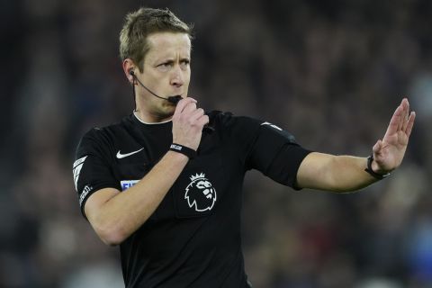 Referee John Brooks during the English Premier League soccer match between West Ham United and Wolverhampton Wanderers, at The London Stadium in London,Monday, Dec 9,2024. AP Photo/Dave Shopland)