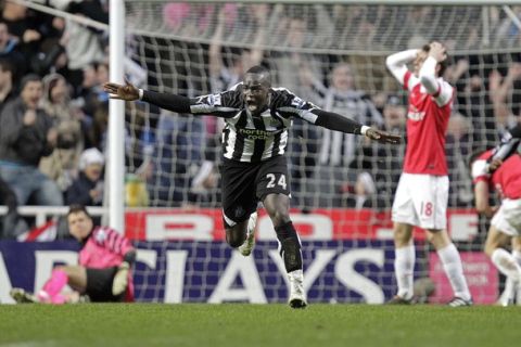 Newcastle United's Ivorian midfielder Cheik Tiote celebrates scoring their equalizing goal during the English Premier League football match between Newcastle United and Arsenal at St James' Park, Newcastle-Upon-Tyne, north-east England on February 5, 2011. AFP PHOTO/GRAHAM STUARTFOR EDITORIAL USE ONLY Additional licence required for any commercial/promotional use or use on TV or internet (except identical online version of newspaper) of Premier League/Football League photos. Tel DataCo +44 207 2981656. Do not alter/modify photo. (Photo credit should read GRAHAM STUART/AFP/Getty Images)