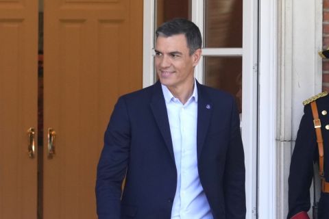 Spain's Prime Minister Pedro Sanchez steps out of the Moncloa Palace to greet Chile's President Gabriel Boric in Madrid, Spain, Friday, July 14, 2023. (AP Photo/Paul White)