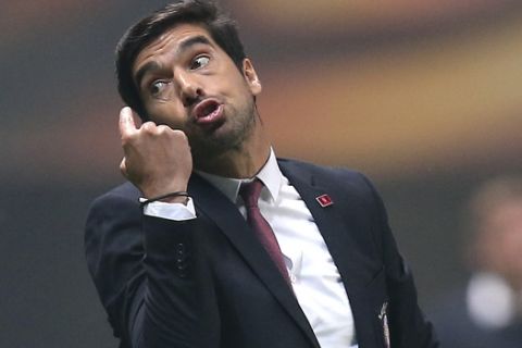 Braga's coach Abel Ferreira gestures during the Europa League group C soccer match between Braga and Hoffenheim at the Municipal stadium in Braga, Portugal, Thursday, Nov. 23, 2017. (AP Photo/Luis Vieira)