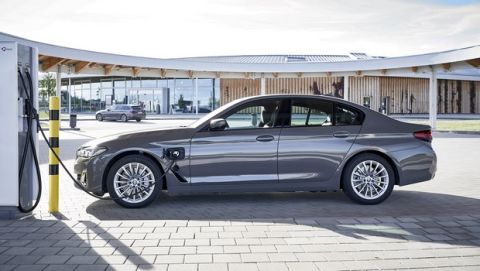 Νέες εκδόσεις plug-in hybrid BMW Σειρά 3 και BMWΣειρά 5