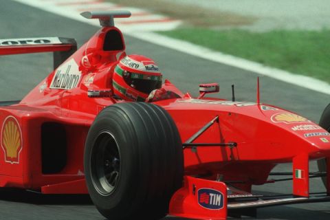 Ο Ιρβάιν μέσα στο μονοθέσιό του τα χρόνια που ήταν πιλότος της Formula 1