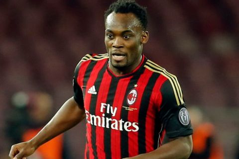 AC Milan's Michael Essien controls the ball during their Italian Serie A soccer match against Napoli at San Paolo stadium in Naples February 8, 2014. REUTERS/Giampiero Sposito (ITALY  - Tags: SPORT SOCCER)