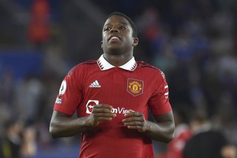 FILE - Manchester United's Tyrell Malacia during the English Premier League soccer match between Leicester City and Manchester United at King Power stadium in Leicester, England, Thursday, Sept. 1, 2022. Manchester United defender Tyrell Malacia is on schedule to return from knee injury early next year, his club said Friday, Dec. 1, 2023. (AP Photo/Rui Vieira, File)