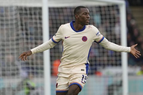 Chelsea's Nicolas Jackson celebrates after scoring the opening goal during the English Premier League soccer match between Leicester City and Chelsea at King Power stadium in Leicester, England, Saturday, Nov. 23, 2024. (AP Photo/Dave Shopland)