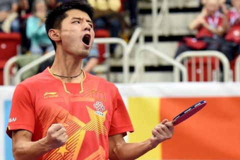 epa04464963 China's Zhang Jike celebrates winning during the Table tennis world cup final match between China's Ma Long and Zhang Jike at the ISS Dome in Duesseldorf, Germany, 26 October 2014. Zhang Jike won 4:3 sets.  EPA/HENNING KAISER ORG XMIT: koe701