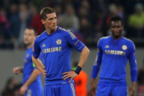 epa03614085 Chelsea players (L-R) John Terry, Fernando Torres and John Obi Mikel react during the UEFA Europa League round of 16 first leg soccer match between Steaua Bucharest and Chelsea FC at National Arena stadium in Bucharest, Romania, 07 March 2013.  EPA/ROBERT GHEMENT