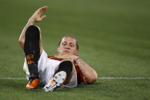 AS Roma's Philippe Mexes lies on the pitch during the Italian serie A soccer match against Juventus at the Olympic stadium in Rome April 3, 2011. REUTERS/Max Rossi   (ITALY - Tags: SPORT SOCCER)