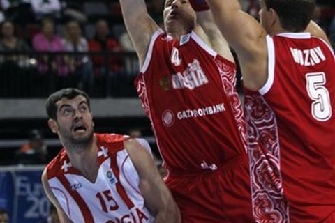 Georgia's Nikoloz Tskitishvili, left, challenges for the ball with Russia's Andrey Vorontsevich, center, and Timofey Mozgov during their EuroBasket European Basketball Championship Group D match inKlaipeda, Lithuania, Thursday Sept. 1, 2011. (AP Photo/Darko Vojinovic)