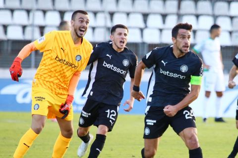 Λεβαδειακός - ΟΦΗ 1-1: Ο Λαμπρόπουλος στο 90+5' απάντησε στη γκολάρα του Μπάλτσι και έσωσε τον πόντο για τους Κρητικούς