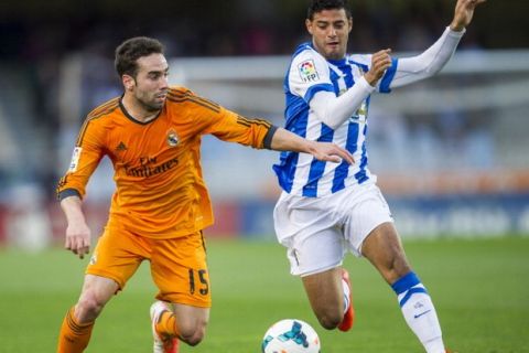 SAN SEBASTIAN, SPAIN - APRIL 05:  Daniel Carvajal of Real Madrid CF duels for the ball with Carlos Vela of Real Sociedad during the La Liga match between Real Sociedad and Real Madrid CF at Estadio Anoeta on April 5, 2014 in San Sebastian, Spain.  (Photo by Juan Manuel Serrano Arce/Getty Images)