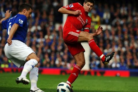 Liverpool's English midfielder Steven Gerrard (R) attempts to block a clearance from Everton's English midfielder Phil Jagielka during their English Premier League football match against Everton at Goodison Park in Liverpool, north-west England, on October 17, 2010. AFP PHOTO/PAUL ELLIS -  FOR EDITORIAL USE ONLY Additional licence required for any commercial/promotional use or use on TV or internet (except identical online version of newspaper) of Premier League/Football League photos. Tel DataCo +44 207 2981656. Do not alter/modify photo. (Photo credit should read PAUL ELLIS/AFP/Getty Images)