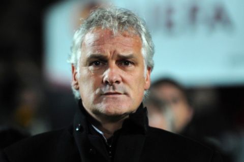 PSV Eindhoven's coach Fred Rutten attends the UEFA Europa league football match Lille vs. PSV Eindhoven on February 17, 2010 at Lille's metropole stadium in Villeneuve-d'Ascq. AFP PHOTO PHILIPPE HUGUEN (Photo credit should read PHILIPPE HUGUEN/AFP/Getty Images)