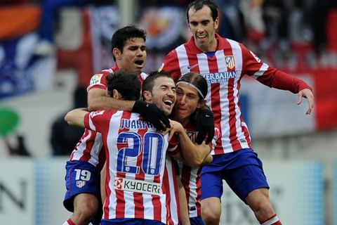 MADRID, SPAIN - MARCH 02:  Club Atletico de Madrid players celebrate after scoring their 2nd goal during the La Liga match between Club Atletico de Madrid and Real Madrid CF  at Vicente Calderon Stadium on March 2, 2014 in Madrid, Spain.  (Photo by Denis Doyle/Getty Images)