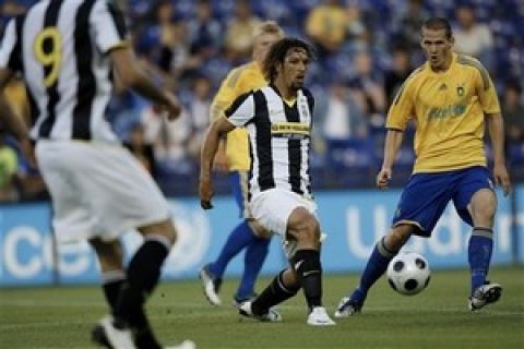 Juventus' Mauro German Camoranesi and  Mark Howard from Brondby, in action when Brondby met Italian club Juventus FC in a friendly soccer match at  Brondby Stadium, near Copenhagen, Wednesday, July 23, 2008. (AP Photo / POLFOTO, Tariq Mikkel Khan)  **  DENMARK OUT  **