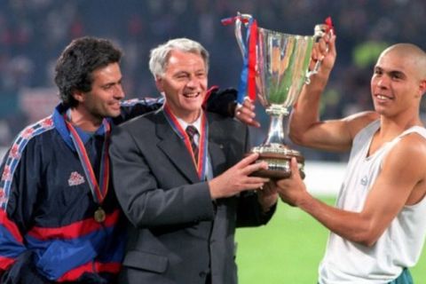 Bobby Robson (Barcelona coach) with Jose Mourinho (assistant) left,and Ronaldo (right). 13/5/97. Barcelona v Paris Saint Germain. European Cup Winners Cup Final 1997. Credit : Colorsport/Andrew Cowie.