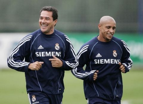 Real Madrid's coach Vanderlei  Luxemburgo, left, runs with Roberto Carlos during a Real Madrid pre-season training camp in the Austrian town of Irdning, Saturday Aug. 6, 2005. (AP Photo/Andreas Schaad)