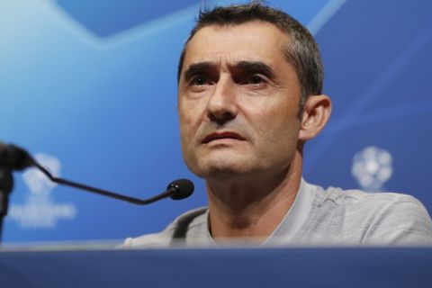 Barcelona coach Ernesto Valverde speaks during a press conference a day ahead of the Champions League Group B soccer match between Tottenham Hotspur and Barcelona at Wembley Stadium in London, England, Tuesday, Oct. 2, 2018. (AP Photo/Frank Augstein))