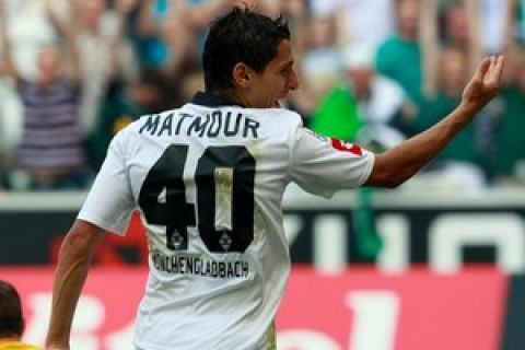 RESTRICTIONS / EMBARGO - ONLINE CLIENTS MAY USE UP TO SIX IMAGES DURING EACH MATCH WITHOUT THE AUTHORISATION OF THE DFL. NO MOBILE USE DURING THE MATCH AND FOR A FURTHER TWO HOURS AFTERWARDS IS PERMITTED WITHOUT THE AUTHORISATION OF THE DFL.
Borussia Moenchengladbach's French striker Karim Matmour celebrates scoring during the German first division Bundesliga football match Borussia Moenchengladbach vs Hertha BSC Berlin in the western German city of Moenchengladbach on August 16, 2009. AFP PHOTO DDP / JUERGEN SCHWARZ GERMANY OUT (Photo credit should read JUERGEN SCHWARZ/AFP/Getty Images)