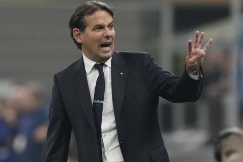 Inter Milan's head coach Simone Inzaghi gestures during a Serie A soccer match between Inter Milan and Juventus at the San Siro stadium in Milan, Italy, Sunday, Oct. 27, 2024. (AP Photo/Luca Bruno)