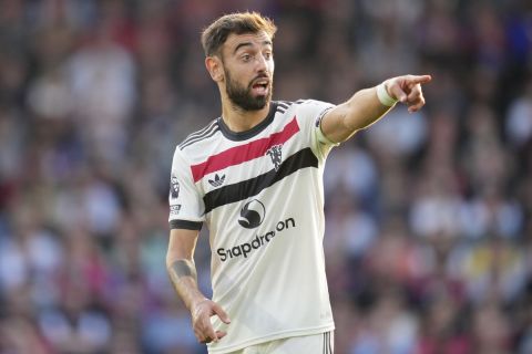 Manchester United's Bruno Fernandes gestures during the English Premier League soccer match between Crystal Palace and Manchester United at Selhurst Park in London, Saturday, Sept. 21, 2023. (AP Photo/Kin Cheung)