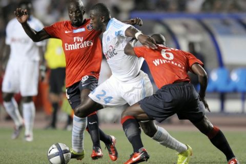 Marseille's French forward Mamadou Samassa (C) competes with Paris' French defender Tripy Makonda (L) and  French defender Zoumana Camara (R) during the Trophee des Champions football match Marseille vs Paris SG on July 28, 2010 at the Rades stadium in Tunis. AFP PHOTO/PHILIPPE DESMAZES (Photo credit should read PHILIPPE DESMAZES/AFP/Getty Images)(Photo Credit should Read /AFP/Getty Images)