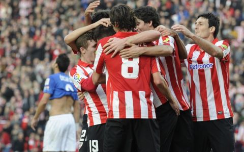 Partido de la Liga BBVA disputado entre el Athletic y el Almería. En la imagen, los jugadores del Athletic celebran un tanto. 

League BBVA match played between Athletic and Almería. In this picture, Athletic players celebrate a goal.