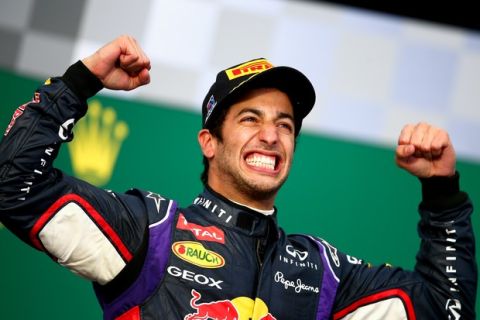 GEPA-16031499022 - FORMULA 1 - Grand Prix of Australia, award ceremony. Image shows the rejoicing of Daniel Ricciardo (AUS/ Red Bull Racing). Photo: Getty Images/ Clive Mason - For editorial use only. Image is free of charge