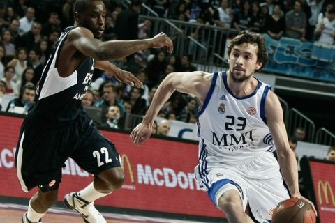 Efes Pilsen's Flip Murray (R) drives the ball as real Madrid's Sergio Llull tries to stop him during their Euroleague basketball match in Istanbul, on February 17, 2011. AFP PHOTO / FERHAT ULUDAGLAR (Photo credit should read FERHAT ULUDAGLAR/AFP/Getty Images)