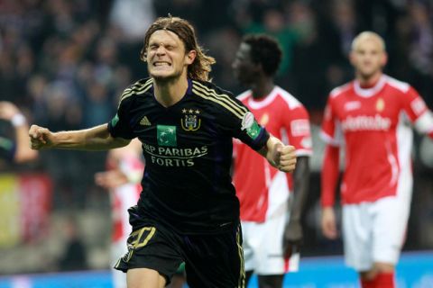 Anderlecht's Guillaume Gillet celebrates after scoring 2-0 during the Jupiler Pro League match between RSCA Anderlecht and Standard de Liege, in Anderlecht, on October 16, 2011, on the tenth day of the Belgian soccer championship. AFP PHOTO / BELGA / VIRGINIE LEFOUR           ***BELGIUM OUT*** (Photo credit should read VIRGINIE LEFOUR/AFP/Getty Images)