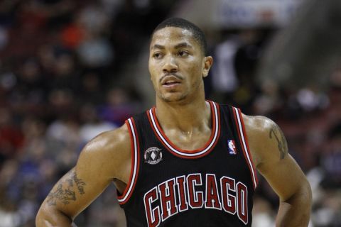 Chicago Bulls' Derrick Rose (1) during an NBA basketball game against the Philadelphia 76ers, Friday, Jan. 7, 2011, in Philadelphia. (AP Photo/Matt Slocum)