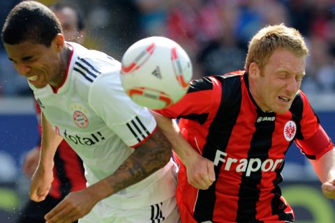 FRANKFURT AM MAIN, GERMANY - APRIL 23: Patrick Ochs (R) of Frankfurt battles for the ball with Luiz Gustavo (L) of Muenchen during the Bundesliga match between Eintracht Frankfurt and FC Bayern Muenchen at Commerzbank Arena on April 23, 2011 in Frankfurt am Main, Germany.  (Photo by Thorsten Wagner/Bongarts/Getty Images)