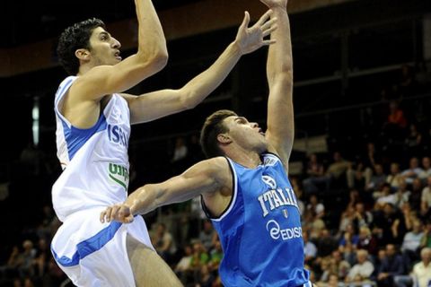 Lior Eliyahu of Israel  vies with Danilo Gallinari (R) of Italy during a 2011 European championship qualifying round, group B , basketball game in Siauliai on September 5, 2011. AFP PHOTO / JANEK SKARZYNSKI (Photo credit should read JANEK SKARZYNSKI/AFP/Getty Images)