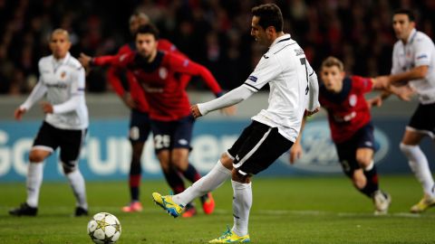 LILLE, FRANCE - DECEMBER 05:  Jonas (#7) of Valencia takes and scores the first goal of the game from the penalty spot during the UEFA Champions League Group F match between OSC Lille and Valencia CF at the Grand Stade Metropole Villeneuve-d'Ascq on December 5, 2012 in Lille, France.  (Photo by Dean Mouhtaropoulos/Bongarts/Getty Images)