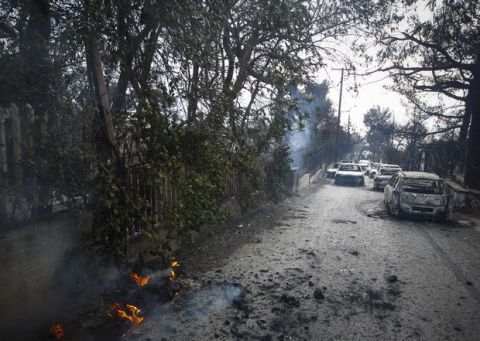 ΠΥΡΚΑΓΙΑ ΣΤΗ ΡΑΦΗΝΑ / ΠΑΝΩ ΑΠΟ 20 ΟΙ ΝΕΚΡΟΙ ΣΤΟ ΚΟΚΚΙΝΟ ΛΙΜΑΝΑΚΙ (ΦΩΤΟΓΡΑΦΙΑ: ΘΑΝΑΣΗΣ ΔΗΜΟΠΟΥΛΟΣ / EUROKINISSI)