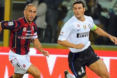 Bologna's Marco Di Vaio, left, and Inter Milan's Javier Zanetti, of Argentina, vie for the ball during the Serie A soccer match between Bologna and Inter Milan, in Bologna's Renato Dall' Ara stadium, Italy, Monday, Aug 30, 2010. (AP Photo/Gianfilippo Oggioni)