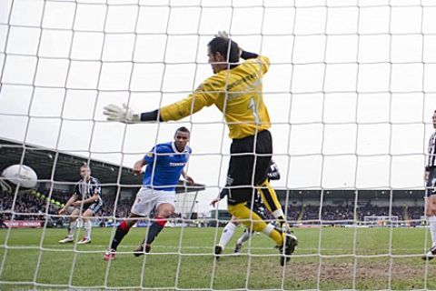 06/03/11 CLYDESDALE BANK PREMIER LEAGUE
ST MIRREN v RANGERS
ST MIRREN PARK - PAISLEY
Rangers ace Kyle Bartley (2nd from left) watches on as his headed effort finds the back of the net