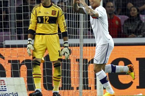 Amistoso entre España y Chile en Ginebra. En la imagen, Vargas celebra su primer gol. 

Friendly match between Spain and Chile. In this picture, Vargas celebrates his first goal.